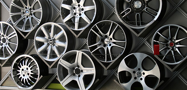 Un casier de différentes jantes