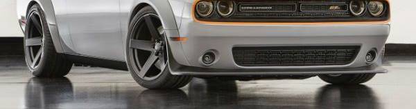 Voiture grise coupée par le milieu